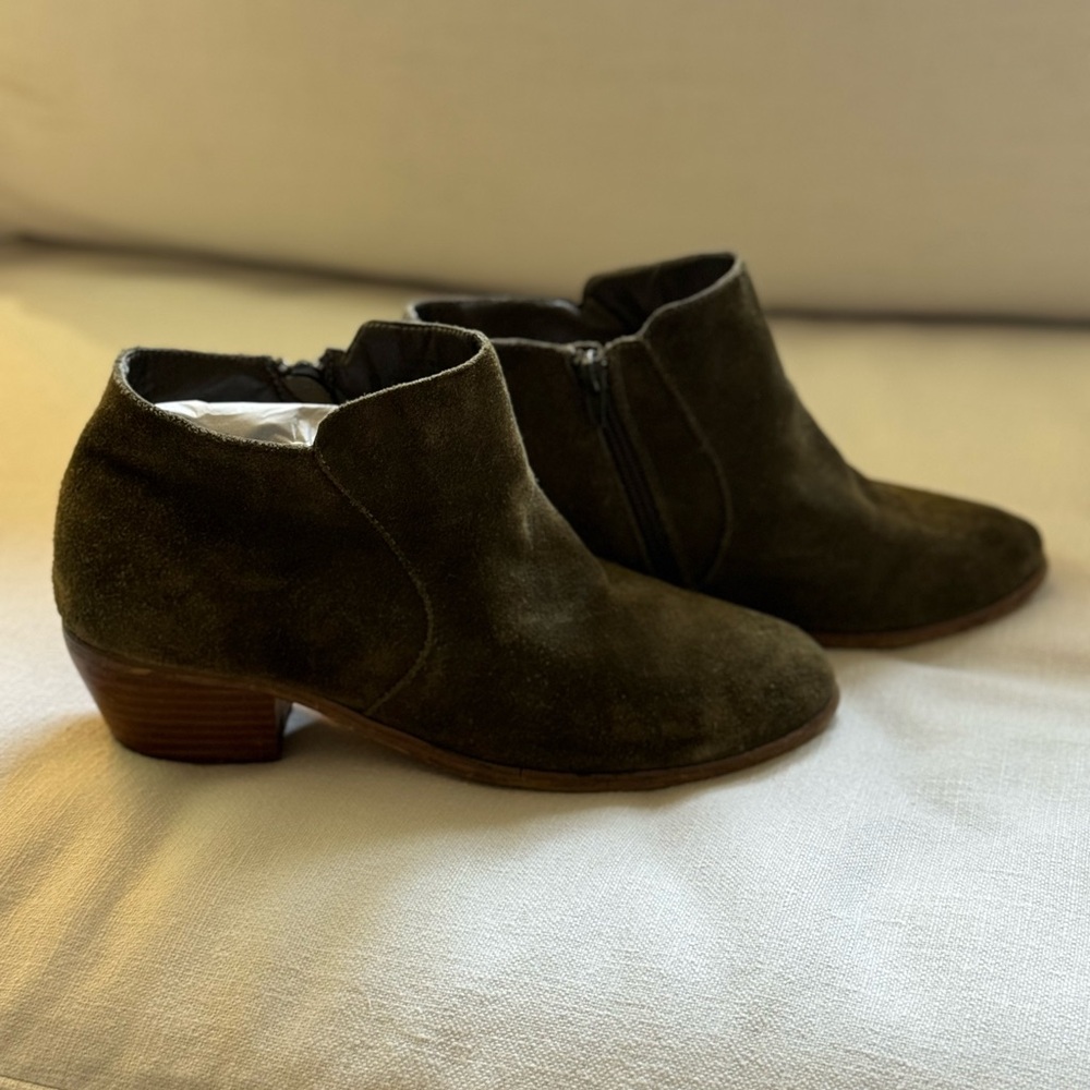 Urban Outfitters Ecote Suede Heeled Booties | Color: Army Green | Size: 10